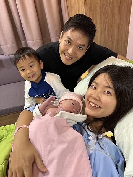 【二寶來啦】足月當天無預警出生，帶大寶生產的第二胎中山醫院自