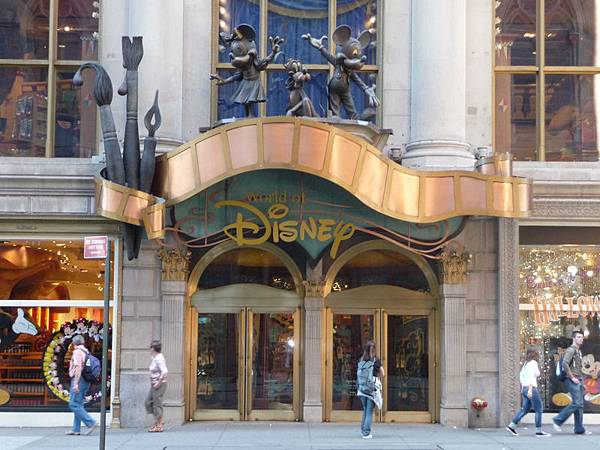 5th Ave Disney.JPG