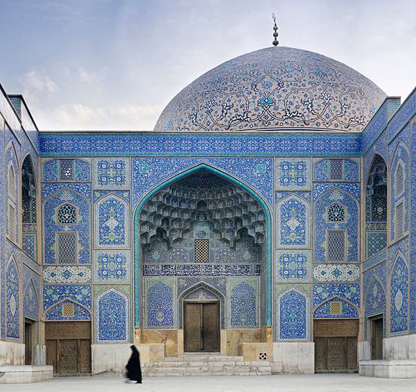 Courtyard-Lutf-Allah-Masjed-e-Iran-Esfahan.jpg