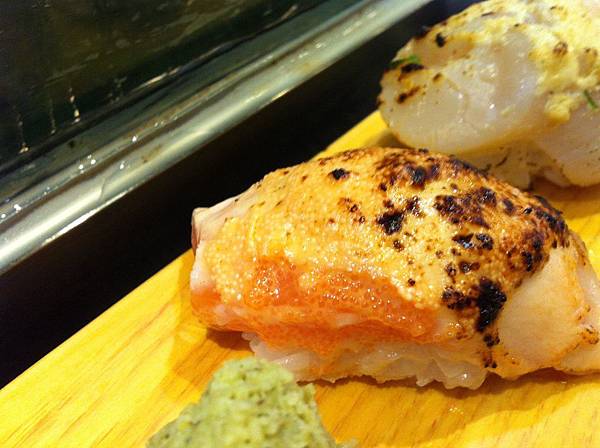 加鮭魚卵的炙燒鮭魚.入口就變成奶油了.我常常在寶船一邊吃一邊流眼淚.怎麼會有那麼美味的魚肉><