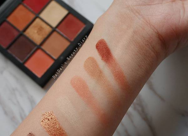 HUDA BEAUTY OBSESSIONS PALETTE WARM BROWN