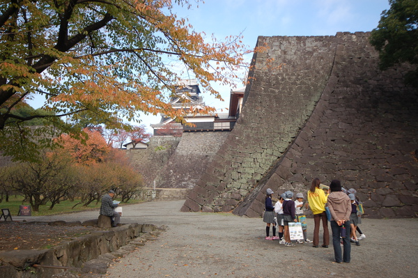 day4 熊本-湯布院- 07 接近熊本城中 by W.JPG