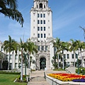 Beverly_Hills_City_Hall.jpg