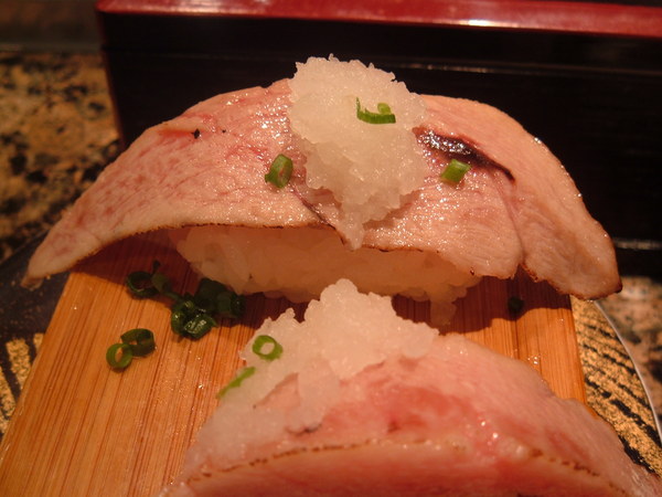 海鮮三崎港 微炙鮭魚握壽司