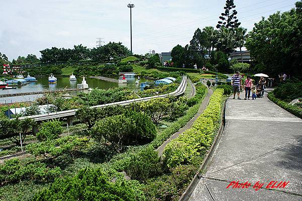 1030501.02.03-三義木雕街&四月雪小徑&賴新魁麵館&渴望會館&小人國&大阪根森林溫泉酒店&三峽老街&鶯歌陶瓷老街-38.jpg