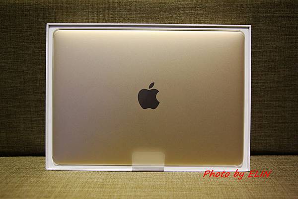 1050122-Apple MacBook-7.jpg