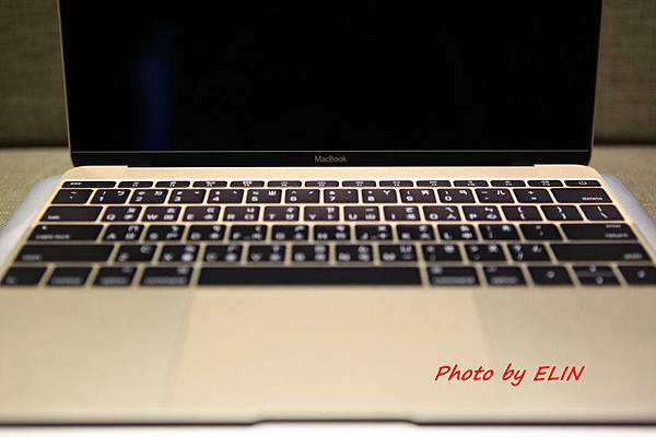 1050122-Apple MacBook-24.jpg
