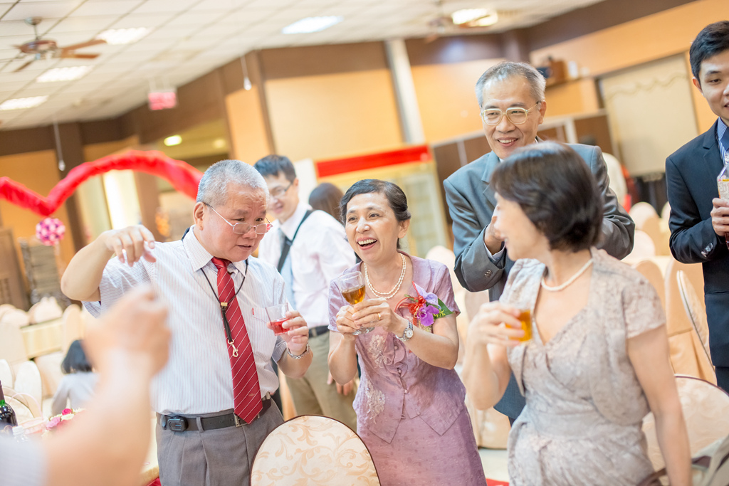 2婚攝尹林,婚攝阿斌師,婚禮紀錄,北部婚攝,中部婚攝,南部婚攝,台北婚攝,台北婚禮紀錄,台中婚攝,台中婚禮紀錄,台南婚攝,台南婚禮紀錄,高雄婚攝,高雄婚禮紀錄,台東婚攝,雲林婚攝,虎尾婚攝,優質婚攝,口碑婚攝,結婚,訂婚,教堂婚禮,教會婚禮,海外婚禮,weddingday,非常婚禮, 板原日式料理,板原,訂婚,午宴,浪漫進場,開心大合照015-09-13-13h46m21.jpg