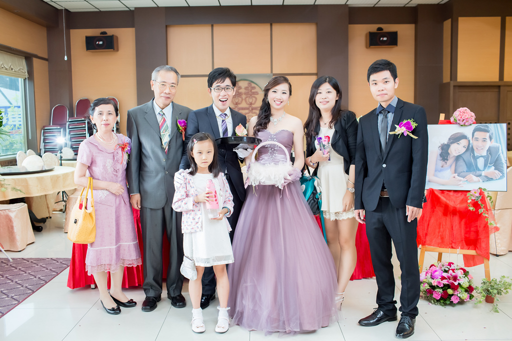 2婚攝尹林,婚攝阿斌師,婚禮紀錄,北部婚攝,中部婚攝,南部婚攝,台北婚攝,台北婚禮紀錄,台中婚攝,台中婚禮紀錄,台南婚攝,台南婚禮紀錄,高雄婚攝,高雄婚禮紀錄,台東婚攝,雲林婚攝,虎尾婚攝,優質婚攝,口碑婚攝,結婚,訂婚,教堂婚禮,教會婚禮,海外婚禮,weddingday,非常婚禮, 板原日式料理,板原,訂婚,午宴,浪漫進場,開心大合照015-09-13-14h26m04.jpg 婚攝尹林,婚攝阿斌師,婚禮紀錄,北部婚攝,中部婚攝,南部婚攝,台北婚攝,台北婚禮紀錄,台中婚攝,台中婚禮紀錄,台南婚攝,台南婚禮紀錄,高雄婚攝,高雄婚禮紀錄,台東婚攝,雲林婚攝,虎尾婚攝,優質婚攝,口碑婚攝,結婚,訂婚,教堂婚禮,教會婚禮,海外婚禮,weddingday,非常婚禮, 板原日式料理,板原,訂婚,午宴,浪漫進場,開心大合照2015-09-13-14h26m04.jpg