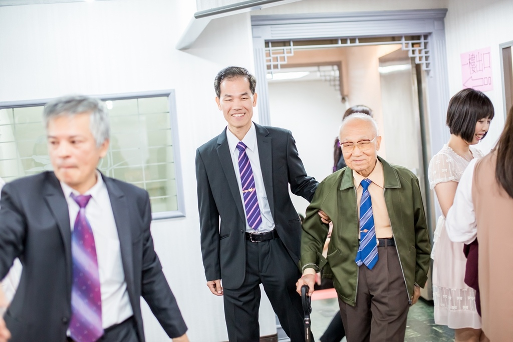 婚攝尹林,婚攝阿斌師,婚禮紀錄,北部婚攝,中部婚攝,南部婚攝,台北婚攝,台北婚禮紀錄,台中婚攝,台中婚禮紀錄,台南婚攝,台南婚禮紀錄,高雄婚攝,高雄婚禮紀錄,優質婚攝,口碑婚攝,結婚,訂婚,教堂婚禮,教會婚禮,海外婚禮,weddingday, 嘉義婚攝,嘉義布袋,布袋英賓,英賓海產,歸寧午宴 2015-10-11-11h51m42.jpg 2015-10-11-11h51m42.jpg