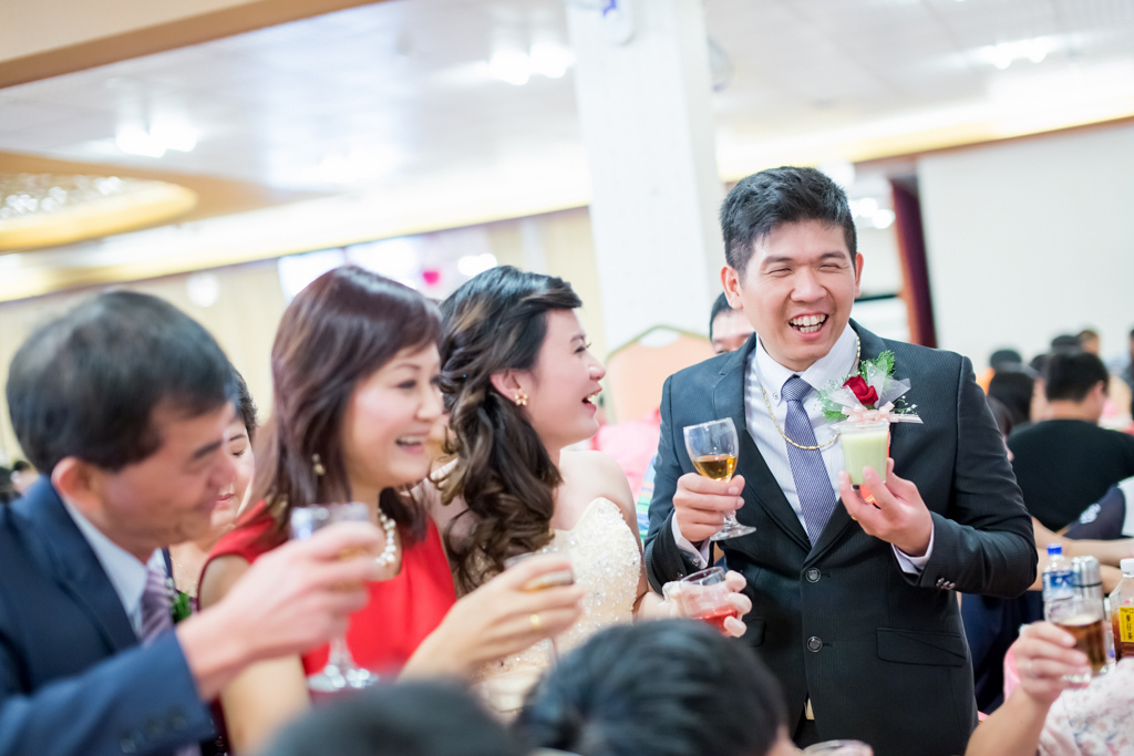 婚攝尹林婚禮,婚攝阿斌師,婚禮紀錄,婚禮錄影,南部婚攝,高雄婚攝,高雄婚禮紀錄,屏東婚攝,屏東婚禮紀錄,台南婚攝,台南婚禮寄錄,優質婚攝,口碑婚攝,結婚,訂婚,教堂婚禮,教會婚禮,龍鳳樓,結婚,午宴,迎娶車隊2015-10-18-14h22m42.jpg