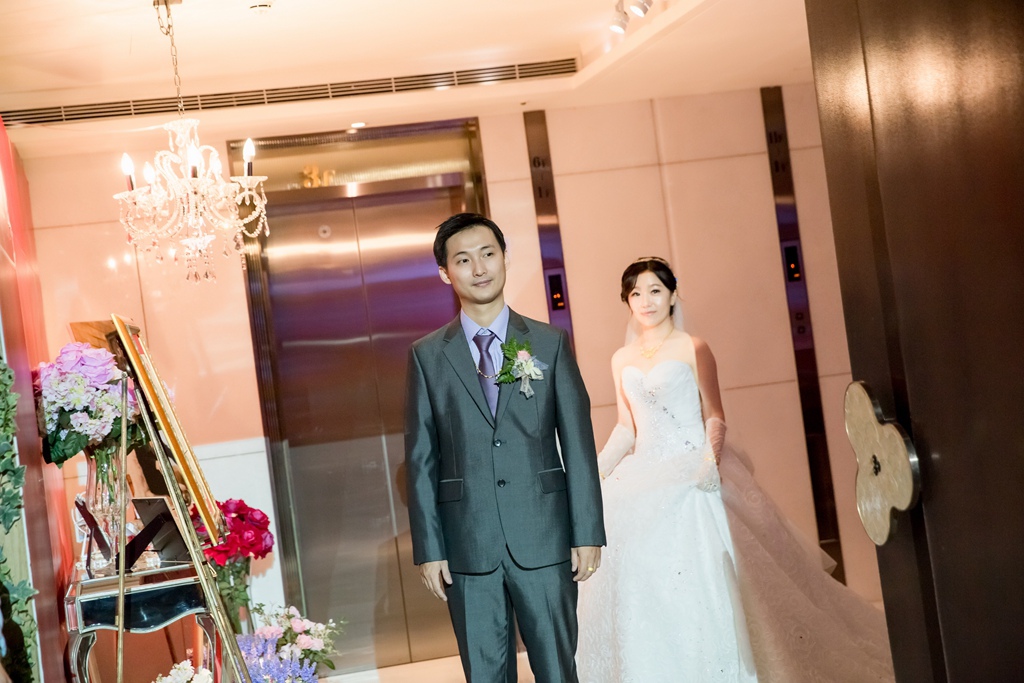 【 高雄婚攝 | 翰品酒店 】玉龍 曉宜 婚禮紀錄 By 阿斌師,高雄婚攝,高雄婚禮紀錄,婚攝尹林婚禮,婚攝阿斌師,婚禮紀錄,婚禮錄影,南部婚攝,優質婚攝,口碑婚攝,結婚,迎娶,高雄翰品酒店,晚宴2015-11-01-17h11m01.jpg 【 高雄婚攝 | 翰品酒店 】玉龍 曉宜 婚禮紀錄 By 阿斌師,高雄婚攝,高雄婚禮紀錄,婚攝尹林婚禮,婚攝阿斌師,婚禮紀錄,婚禮錄影,南部婚攝,優質婚攝,口碑婚攝,結婚,迎娶,高雄翰品酒店,晚宴2015-11-01-17h11m01.jpg