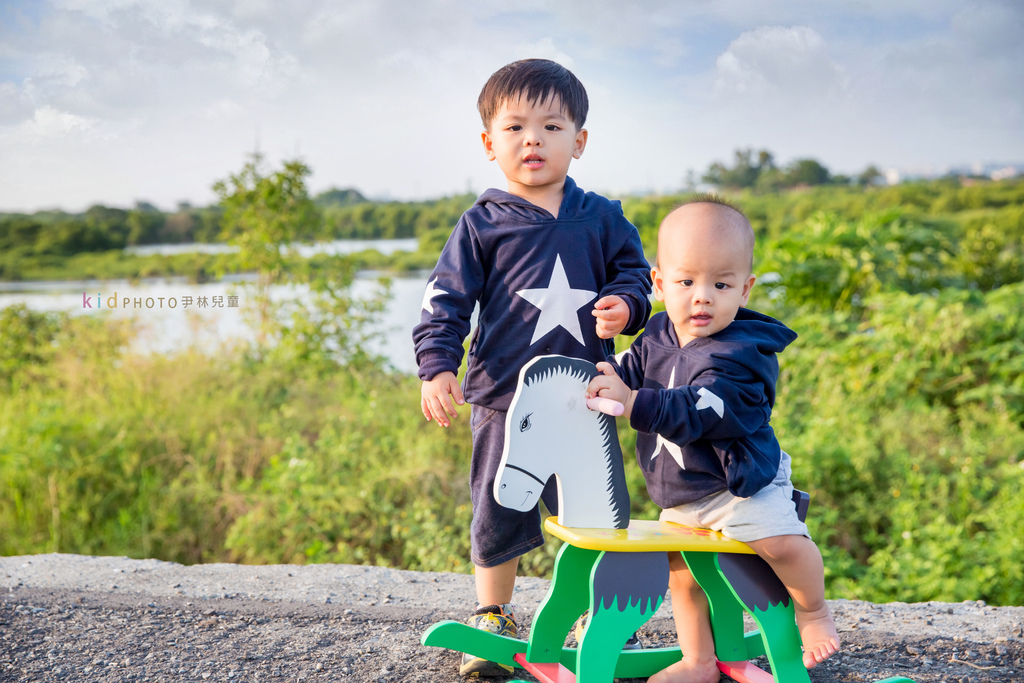 尹林全家福拍攝,阿斌師,台南全家福攝影,台南全家福,高雄全家福攝影,南部全家福攝影,高雄兒童攝影, 屏東兒童攝影,屏東兒童寫真, 嘉義全家福攝影,嘉義全家福拍寶寶,滿月拍,抓周,拍小孩,寶寶童話,全家福,到府拍攝,幸福時光,台南安平蚵灰窯,夕張所,紅樹林河堤1.JPG 尹林全家福拍攝,阿斌師,台南全家福攝影,台南全家福,高雄全家福攝影,南部全家福攝影,高雄兒童攝影, 屏東兒童攝影,屏東兒童寫真, 嘉義全家福攝影,嘉義全家福拍寶寶,滿月拍,抓周,拍小孩,寶寶童話,全家福,到府拍攝,幸福時光,台南安平蚵灰窯,夕張所,紅樹林河堤1.JPG