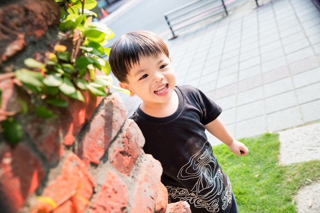 尹林全家福拍攝,阿斌師,台南全家福攝影,台南全家福,高雄全家福攝影,南部全家福攝影,高雄兒童攝影, 屏東兒童攝影,屏東兒童寫真, 嘉義全家福攝影,嘉義全家福拍寶寶,滿月拍,抓周,拍小孩,寶寶童話,全家福,到府拍攝,幸福時光,台南安平蚵灰窯,夕張所,紅樹林河堤2015-11-16-15h17m54.jpg 尹林全家福拍攝,阿斌師,台南全家福攝影,台南全家福,高雄全家福攝影,南部全家福攝影,高雄兒童攝影, 屏東兒童攝影,屏東兒童寫真, 嘉義全家福攝影,嘉義全家福拍寶寶,滿月拍,抓周,拍小孩,寶寶童話,全家福,到府拍攝,幸福時光,台南安平蚵灰窯,夕張所,紅樹林河堤2015-11-16-15h17m54.jpg