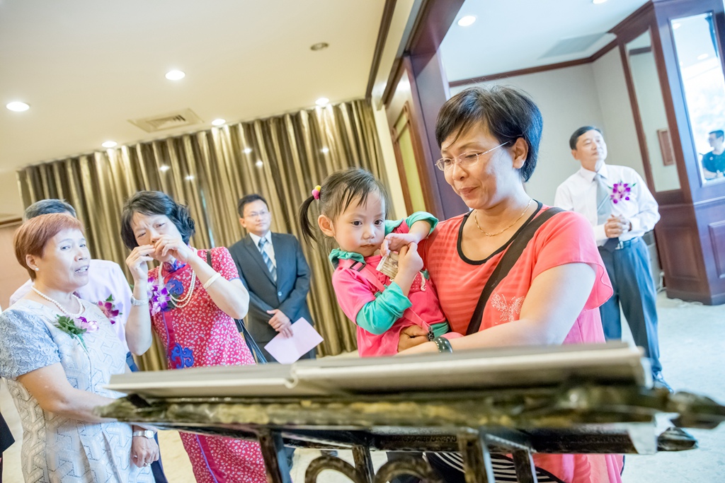 高雄婚攝 | 高雄寒軒飯店】 偉銘 佳霖 婚禮紀錄 婚攝 By 阿斌師,高雄婚攝,高雄婚禮紀錄,婚攝尹林婚禮,婚攝阿斌師,婚禮紀錄,婚禮錄影,南部婚攝,優質婚攝,口碑婚攝,結婚,迎娶, 高雄寒軒飯店,午宴2015-11-15-11h39m01.jpg 【高雄婚攝 | 高雄寒軒飯店】 偉銘 佳霖 婚禮紀錄 婚攝 By 阿斌師,高雄婚攝,高雄婚禮紀錄,婚攝尹林婚禮,婚攝阿斌師,婚禮紀錄,婚禮錄影,南部婚攝,優質婚攝,口碑婚攝,結婚,迎娶, 高雄寒軒飯店,午宴,2015-11-15-11h39m01.jpg