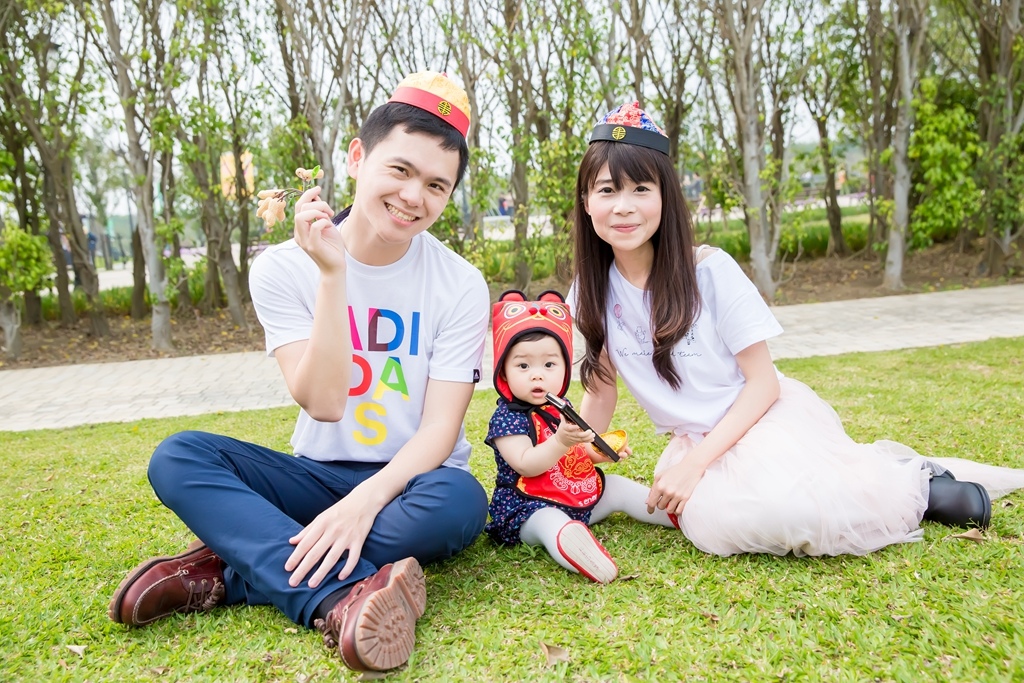 IMG_0887.jpg 尹林全家福拍攝,阿斌師,台南兒童寫真,台南兒童攝影,台南全家福攝影,台南全家福,高雄全家福攝影,南部全家福攝影,高雄兒童攝影, 屏東兒童攝影,屏東兒童寫真, 嘉義全家福攝影,嘉義全家福拍寶寶,滿月拍,抓周,拍小孩,寶寶童話,全家福,到府拍攝,幸福時光,奇美博物館IMG_0887.jpg