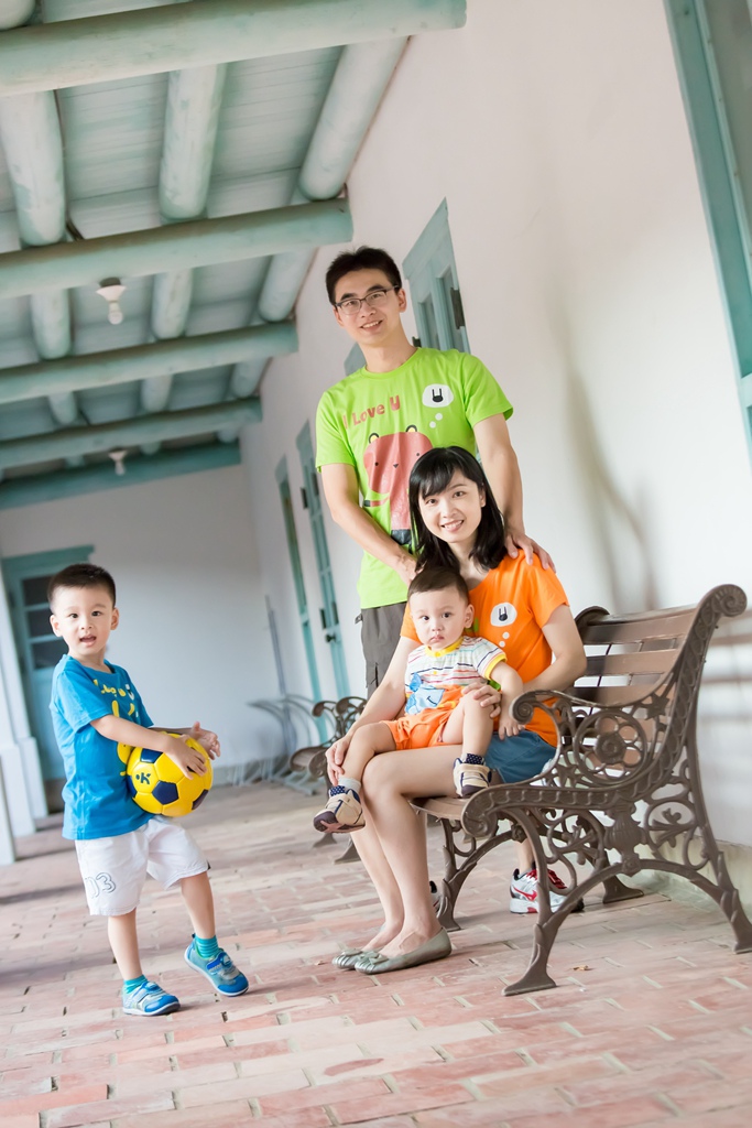 尹林全家福拍攝,阿斌師,台南兒童寫真,台南兒童攝影,台南全家福攝影,台南全家福,高雄全家福攝影,南部全家福攝影,高雄兒童攝影, 屏東兒童攝影,屏東兒童寫真, 嘉義全家福攝影,嘉義全家福拍寶寶,滿月拍,抓周,拍小孩,寶寶童話,全家福,到府拍攝,幸福時光,成大,德記洋行,夕張所412A7602.jpg 尹林全家福拍攝,阿斌師,台南兒童寫真,台南兒童攝影,台南全家福攝影,台南全家福,高雄全家福攝影,南部全家福攝影,高雄兒童攝影, 屏東兒童攝影,屏東兒童寫真, 嘉義全家福攝影,嘉義全家福拍寶寶,滿月拍,抓周,拍小孩,寶寶童話,全家福,到府拍攝,幸福時光,成大,德記洋行,夕張所412A7602.jpg