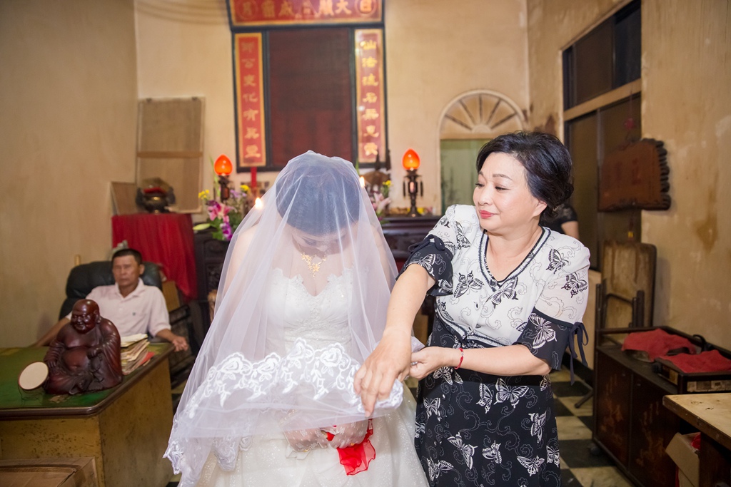 2016-10-30-14h50m53.jpg 婚攝尹林,婚攝阿斌師,婚禮紀錄,北部婚攝,中部婚攝,南部婚攝,台北婚攝,台北婚禮紀錄,台中婚攝,台中婚禮紀錄,台南婚攝,台南婚禮紀錄,高雄婚攝,高雄婚禮紀錄,台東婚攝,雲林婚攝,虎尾婚攝,優質婚攝,口碑婚攝,結婚,訂婚,教堂婚禮,教會婚禮,海外婚禮,weddingday,非常婚禮,潮州聞香閣
,結婚,晚宴,浪漫進場,開心大合照
2016-10-30-14h50m53.jpg