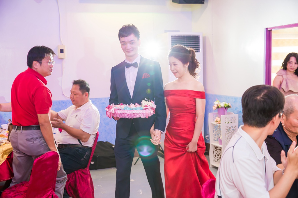 婚攝尹林,婚攝阿斌師,婚禮紀錄,北部婚攝,中部婚攝,南部婚攝,台北婚攝,台北婚禮紀錄,台中婚攝,台中婚禮紀錄,台南婚攝,台南婚禮紀錄,高雄婚攝,高雄婚禮紀錄,台東婚攝,優質婚攝,口碑婚攝,結婚,訂婚,教堂婚禮,教會婚禮,海外婚禮,weddingday,非常婚禮, 枋寮高興海鮮餐廳,高興海鮮餐廳,枋寮流水席,訂婚,午宴