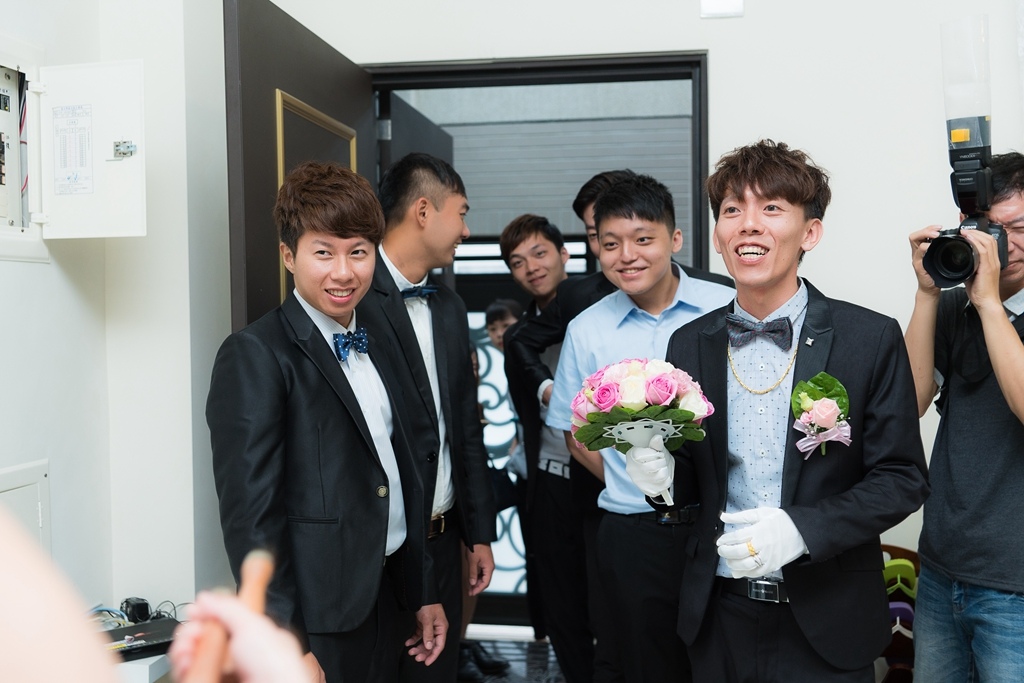 婚攝尹林,婚攝阿斌師,婚禮紀錄,北部婚攝,中部婚攝,南部婚攝,台北婚攝,台北婚禮紀錄,台中婚攝,台中婚禮紀錄,台南婚攝,台南婚禮紀錄,高雄婚攝,高雄婚禮紀錄,台東婚攝,雲林婚攝,虎尾婚攝,優質婚攝,口碑婚攝,結婚,訂婚,教堂婚禮,教會婚禮,海外婚禮,weddingday,非常婚禮,潮州聞香閣, 潮州聞香閣餐廳,結婚,午宴,對唱進場,屏東錄影,超猛闖關遊戲,整新郎