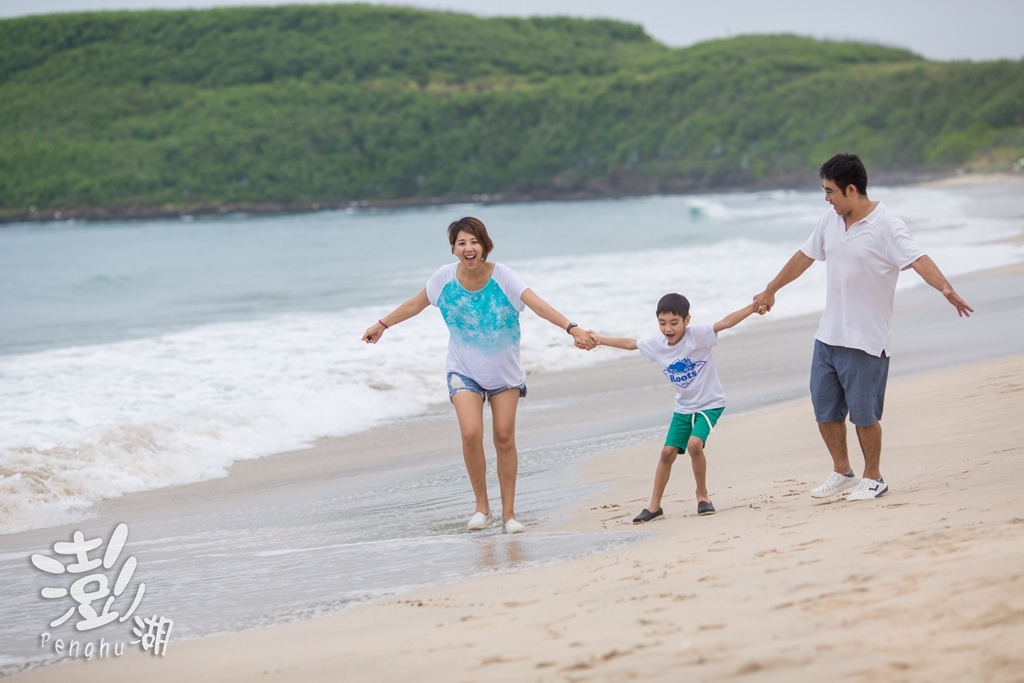 澎湖旅遊拍攝,旅遊拍攝,攝影師,專業拍照,澎湖行程規劃,旅拍,尹林全家福拍攝,阿斌師, 風櫃洞,花火節,東吉島,南方四島國家公園,七美,望安,馬公,天后宮,四眼井,二崁古厝,跨海大橋,澎湖攝影師,西嶼鄉,海龜,漁翁島,仙人掌冰,山水沙灘,塔公塔婆,玄武岩,大菓葉 澎湖旅遊拍攝,旅遊拍攝,攝影師,專業拍照,澎湖行程規劃,旅拍,尹林全家福拍攝,阿斌師, 風櫃洞,花火節,東吉島,南方四島國家公園,七美,望安,馬公,天后宮,四眼井,二崁古厝,跨海大橋,澎湖攝影師,西嶼鄉,海龜,漁翁島,仙人掌冰,山水沙灘,塔公塔婆,玄武岩,大菓葉