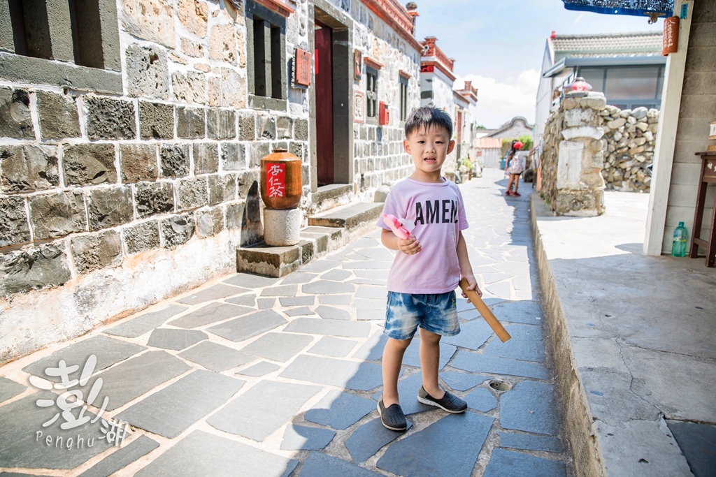 澎湖旅遊拍攝,旅遊拍攝,攝影師,專業拍照,澎湖行程規劃,旅拍,尹林全家福拍攝,澎湖婚攝,阿斌師, 風櫃洞,花火節,東吉島,南方四島國家公園,七美,望安,馬公,天后宮,四眼井,二崁古厝,跨海大橋,澎湖攝影師,西嶼鄉,海龜,漁翁島,仙人掌冰,山水沙灘,塔公塔婆,玄武岩,大菓葉