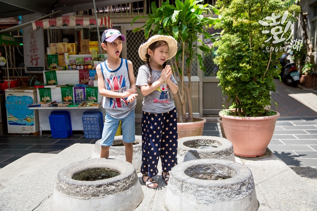 澎湖旅遊拍攝,旅遊拍攝,攝影師,專業拍照,澎湖行程規劃,旅拍,尹林全家福拍攝,澎湖婚攝,阿斌師, 風櫃洞,花火節,東吉島,南方四島國家公園,七美,望安,馬公,天后宮,四眼井,二崁古厝,跨海大橋,澎湖攝影師,西嶼鄉,海龜,漁翁島,仙人掌冰,山水沙灘,塔公塔婆,玄武岩,大菓葉 澎湖旅遊拍攝,旅遊拍攝,攝影師,專業拍照,澎湖行程規劃,旅拍,尹林全家福拍攝,澎湖婚攝,阿斌師, 風櫃洞,花火節,東吉島,南方四島國家公園,七美,望安,馬公,天后宮,四眼井,二崁古厝,跨海大橋,澎湖攝影師,西嶼鄉,海龜,漁翁島,仙人掌冰,山水沙灘,塔公塔婆,玄武岩,大菓葉