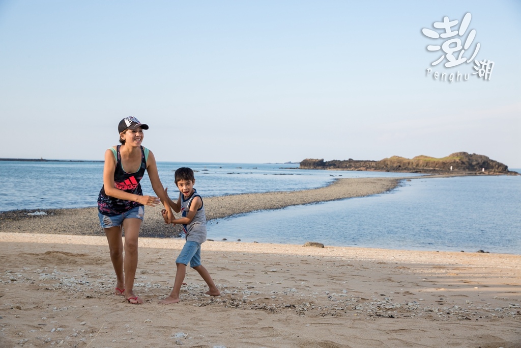 澎湖旅遊拍攝,旅遊拍攝,攝影師,專業拍照,澎湖行程規劃,旅拍,尹林全家福拍攝,澎湖婚攝,阿斌師, 風櫃洞,花火節,東吉島,南方四島國家公園,七美,望安,馬公,天后宮,四眼井,二崁古厝,跨海大橋,澎湖攝影師,西嶼鄉,海龜,漁翁島,仙人掌冰,山水沙灘,塔公塔婆,玄武岩,大菓葉