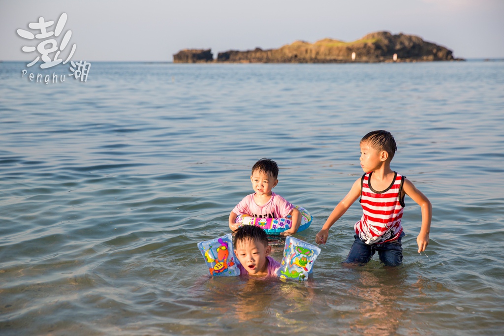 澎湖旅遊拍攝,旅遊拍攝,攝影師,專業拍照,澎湖行程規劃,旅拍,尹林全家福拍攝,澎湖婚攝,阿斌師, 風櫃洞,花火節,東吉島,南方四島國家公園,七美,望安,馬公,天后宮,四眼井,二崁古厝,跨海大橋,澎湖攝影師,西嶼鄉,海龜,漁翁島,仙人掌冰,山水沙灘,塔公塔婆,玄武岩,大菓葉