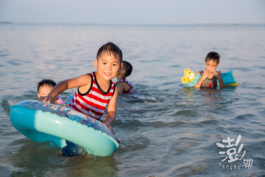 澎湖旅遊拍攝,旅遊拍攝,攝影師,專業拍照,澎湖行程規劃,旅拍,尹林全家福拍攝,澎湖婚攝,阿斌師, 風櫃洞,花火節,東吉島,南方四島國家公園,七美,望安,馬公,天后宮,四眼井,二崁古厝,跨海大橋,澎湖攝影師,西嶼鄉,海龜,漁翁島,仙人掌冰,山水沙灘,塔公塔婆,玄武岩,大菓葉
