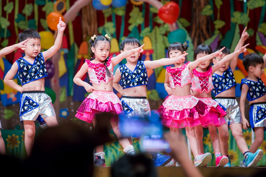 畢業拍照,畢業錄影,尹林兒童,阿斌師,兒童攝影,兒童寫真,台南兒童攝影,台南兒童寫真,高雄兒童寫真,南部兒童攝影,高雄兒童攝影, 屏東兒童攝影,屏東兒童寫真,拍寶寶,滿月拍,抓周,拍小孩,寶寶童話,全家福,到府拍攝,大同幼兒園,戶外,親子寫真,高CP值