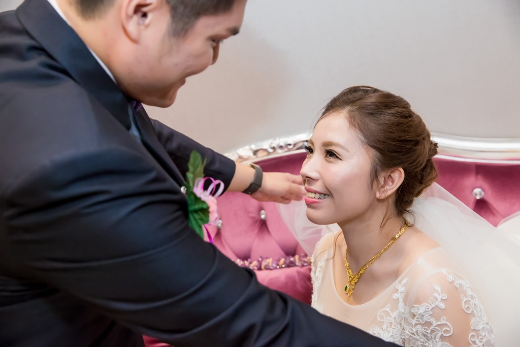 【 台中婚攝 ｜ 豐原臻愛會館 】秉豫 詩佳 婚禮紀錄 By 阿斌師 ,台中婚攝,台中婚禮紀錄,婚攝尹林婚禮,婚攝阿斌師,婚禮紀錄,婚禮錄影,中部婚攝,南投婚攝,南投婚禮紀錄,優質婚攝,口碑婚攝,結婚,迎娶,豐原臻愛會館,午宴,