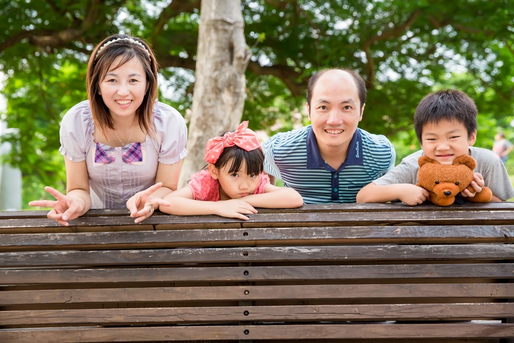 【 高雄全家福拍攝 | 全家福攝影 】幸福來了 By 尹林攝影 阿斌師,全家福,到府拍攝,高雄美術館,戶外,親子寫真,拍小孩,周年紀念,周歲紀念