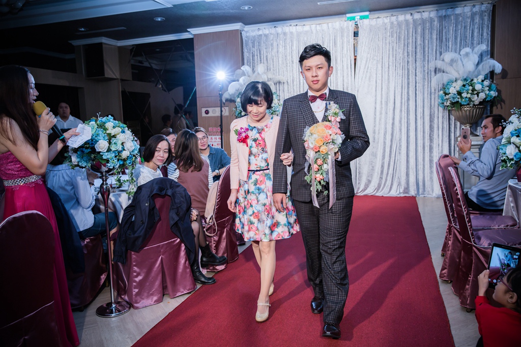 【高雄婚攝 | 尊龍飯店】嘉暐 雅琪 婚禮紀錄 婚攝 By 小盧 ,高雄婚攝,高雄婚禮紀錄, 婚攝尹林婚禮,婚禮紀錄,婚禮錄影,優質婚攝,口碑婚攝,結婚,迎娶,類婚紗,午宴