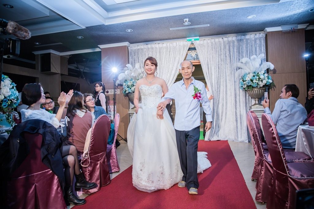 【高雄婚攝 | 尊龍飯店】嘉暐 雅琪 婚禮紀錄 婚攝 By 小盧 ,高雄婚攝,高雄婚禮紀錄, 婚攝尹林婚禮,婚禮紀錄,婚禮錄影,優質婚攝,口碑婚攝,結婚,迎娶,類婚紗,午宴
