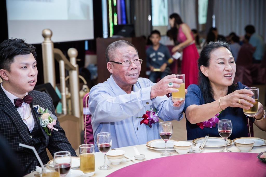 【高雄婚攝 | 尊龍飯店】嘉暐 雅琪 婚禮紀錄 婚攝 By 小盧 ,高雄婚攝,高雄婚禮紀錄, 婚攝尹林婚禮,婚禮紀錄,婚禮錄影,優質婚攝,口碑婚攝,結婚,迎娶,類婚紗,午宴