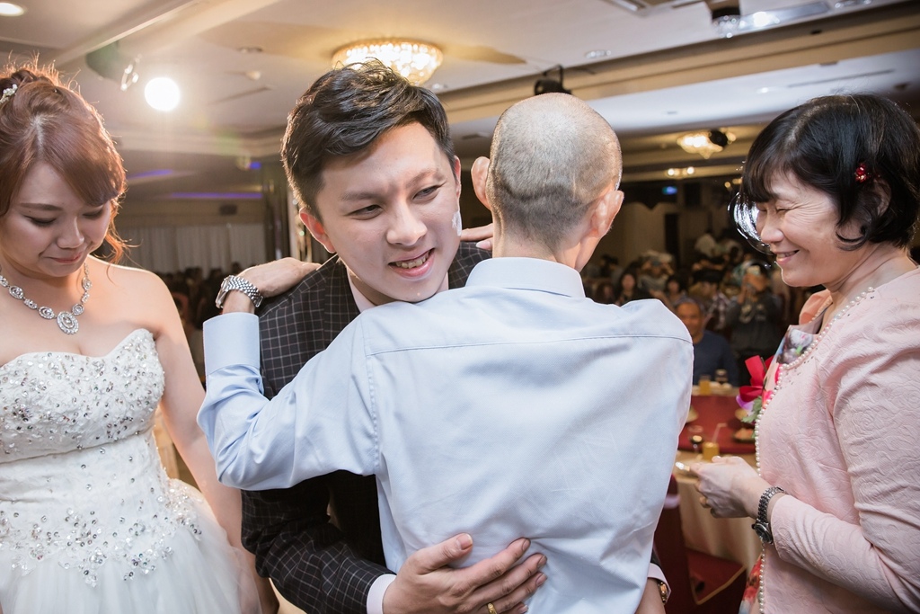 【高雄婚攝 | 尊龍飯店】嘉暐 雅琪 婚禮紀錄 婚攝 By 小盧 ,高雄婚攝,高雄婚禮紀錄, 婚攝尹林婚禮,婚禮紀錄,婚禮錄影,優質婚攝,口碑婚攝,結婚,迎娶,類婚紗,午宴