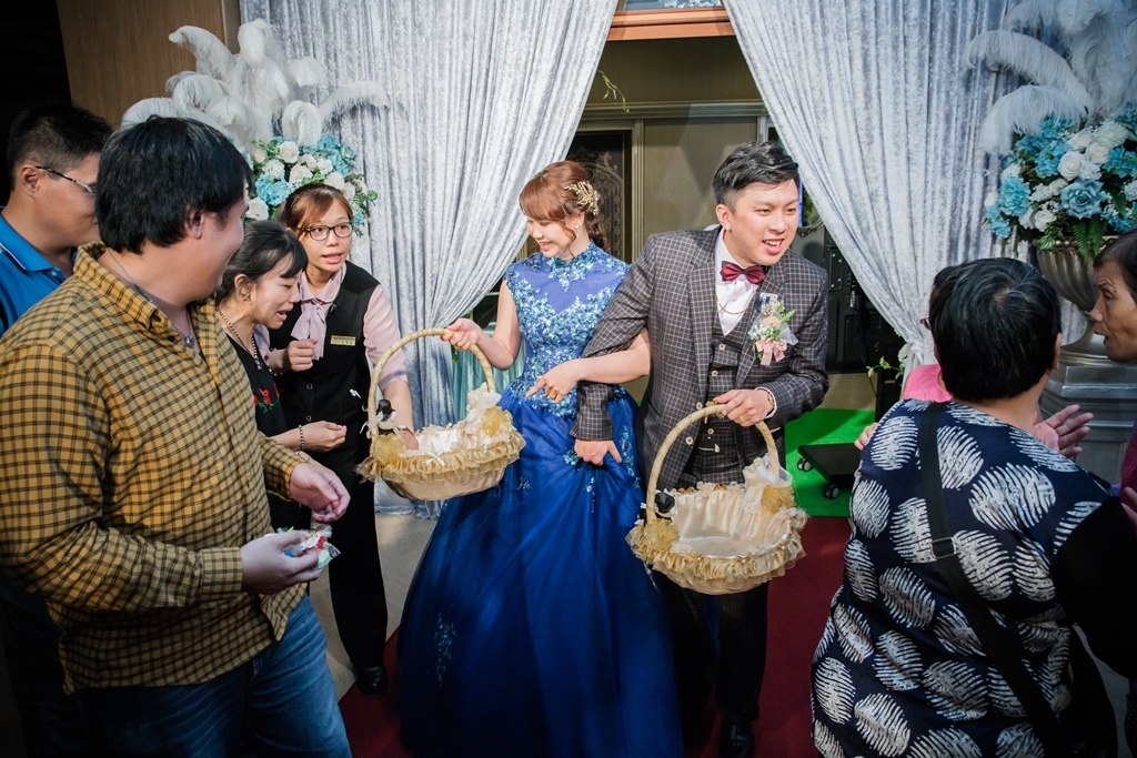 【高雄婚攝 | 尊龍飯店】嘉暐 雅琪 婚禮紀錄 婚攝 By 小盧 ,高雄婚攝,高雄婚禮紀錄, 婚攝尹林婚禮,婚禮紀錄,婚禮錄影,優質婚攝,口碑婚攝,結婚,迎娶,類婚紗,午宴