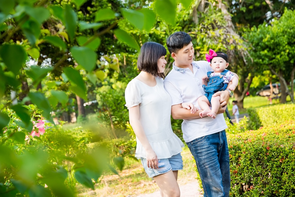 全家福攝影,全家福拍照,阿斌師,高雄兒童寫真,南部兒童攝影,高雄兒童攝影, 屏東兒童攝影,屏東兒童寫真,拍寶寶,滿月拍,抓周,拍小孩,寶寶童話,全家福,到府拍攝,高雄橋頭糖廠,戶外,親子寫真