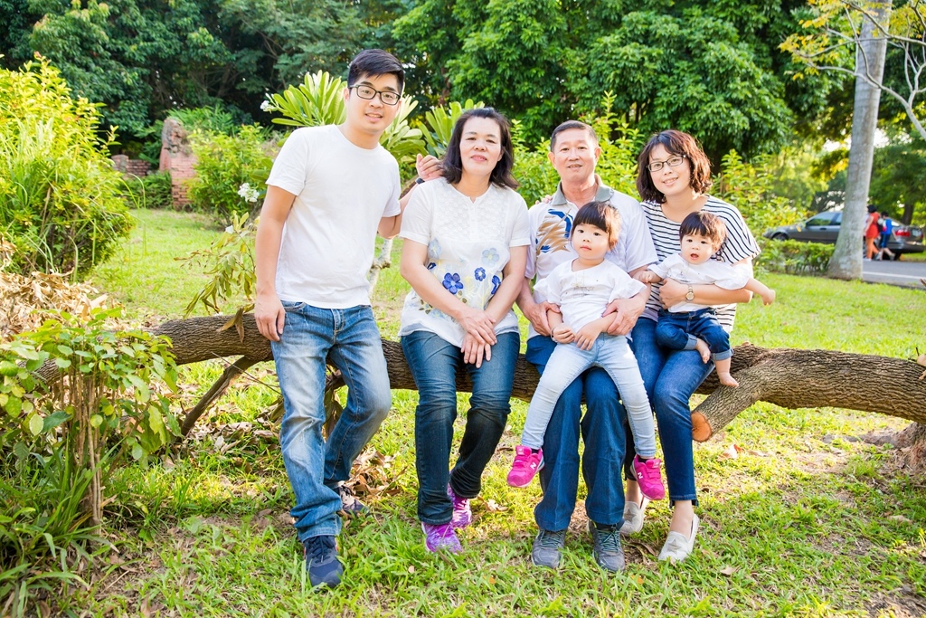 全家福攝影,全家福拍照,阿斌師,高雄兒童寫真,南部兒童攝影,高雄兒童攝影, 屏東兒童攝影,屏東兒童寫真,拍寶寶,滿月拍,抓周,拍小孩,寶寶童話,全家福,到府拍攝,高雄橋頭糖廠,戶外,親子寫真