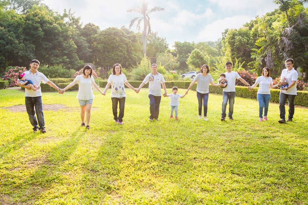 全家福攝影,全家福拍照,阿斌師,高雄兒童寫真,南部兒童攝影,高雄兒童攝影, 屏東兒童攝影,屏東兒童寫真,拍寶寶,滿月拍,抓周,拍小孩,寶寶童話,全家福,到府拍攝,高雄橋頭糖廠,戶外,親子寫真