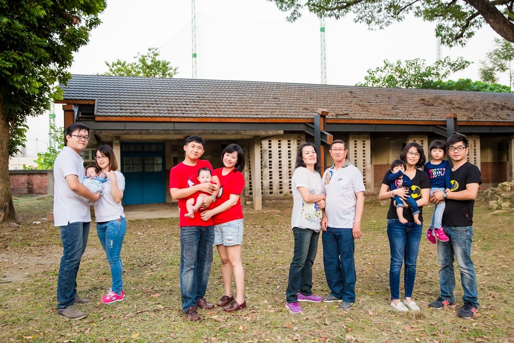全家福攝影,全家福拍照,阿斌師,高雄兒童寫真,南部兒童攝影,高雄兒童攝影, 屏東兒童攝影,屏東兒童寫真,拍寶寶,滿月拍,抓周,拍小孩,寶寶童話,全家福,到府拍攝,高雄橋頭糖廠,戶外,親子寫真