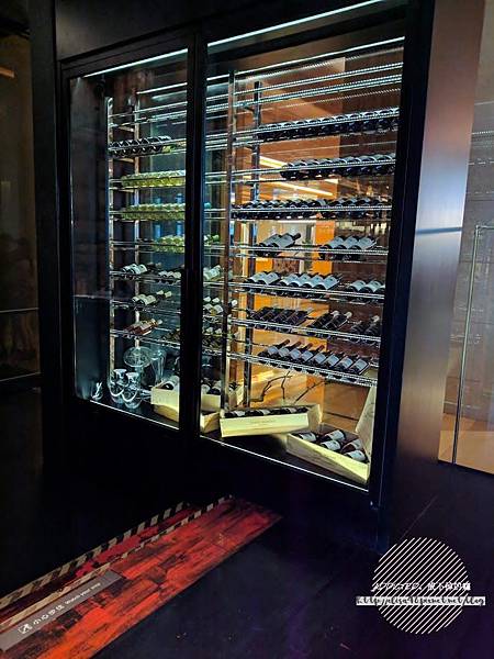 台北信義-[Just Grill] 信義誠品樓上，晶華酒店旗下品牌，靠窗座位美麗夜景，多彩沙拉吧菜色多樣新鮮美味，服務周到體貼，慶生聚會推薦牛排餐廳