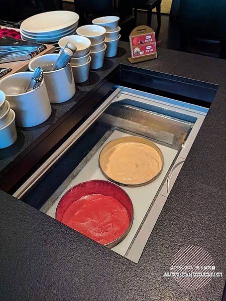 台北信義-[Just Grill] 信義誠品樓上，晶華酒店旗下品牌，靠窗座位美麗夜景，多彩沙拉吧菜色多樣新鮮美味，服務周到體貼，慶生聚會推薦牛排餐廳