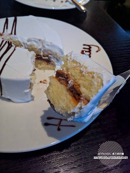 台北信義-[Just Grill] 信義誠品樓上，晶華酒店旗下品牌，靠窗座位美麗夜景，多彩沙拉吧菜色多樣新鮮美味，服務周到體貼，慶生聚會推薦牛排餐廳