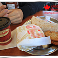 Tim Horton：24小時的老字號早餐、快餐店！熱巧克力非常好喝！