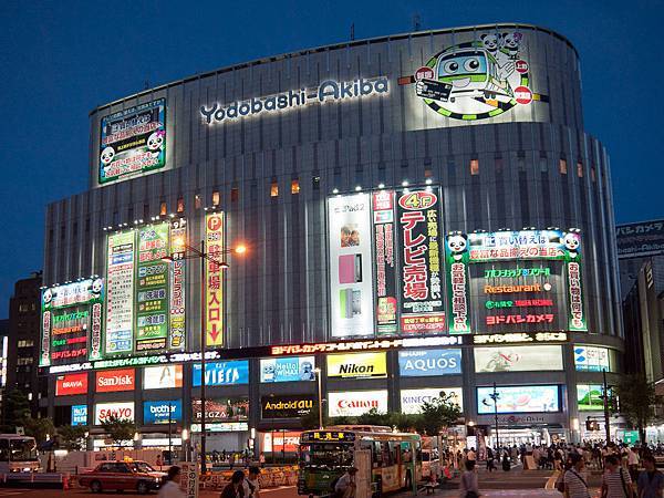 Yodobashi-Akiba-01