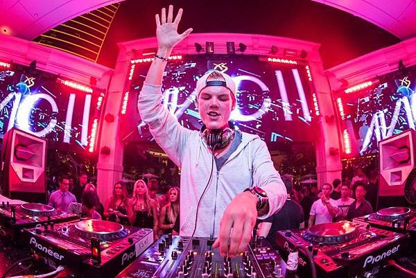 Avicii_DJing_hto5mu