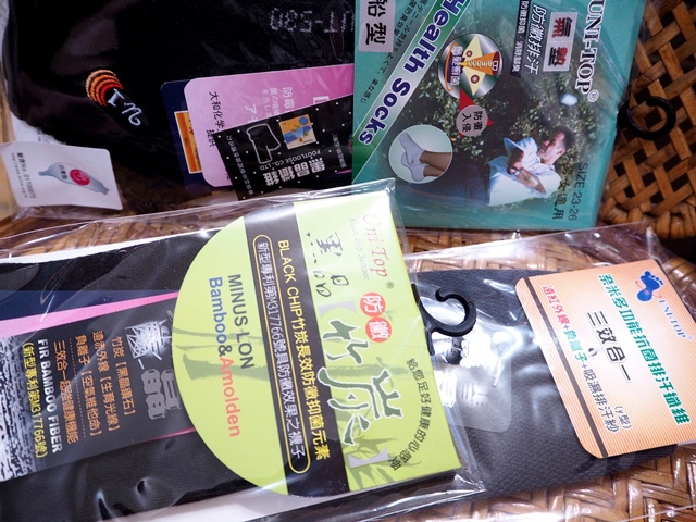 日常。分享-日用品(襪)。{體驗} UNI TOP 足好竹炭 舒適透氣穿得住