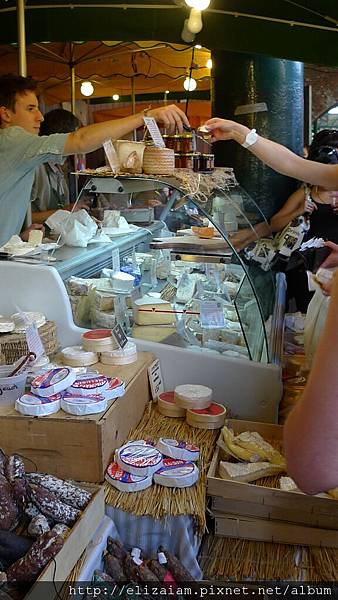 many kinds of cheeses